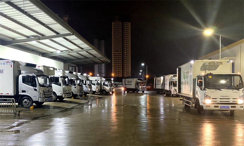 新學(xué)期配送首日發(fā)車(chē)（梁紹恩）.jpg