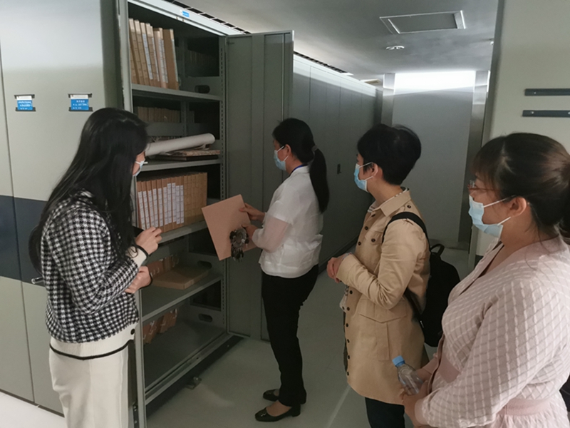 2、參觀大唐公司檔案庫房.jpg