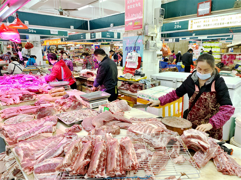 農(nóng)貿(mào)市場(chǎng)肉菜商品保供價(jià)穩(wěn)（拍攝：黃儉忠））.jpg